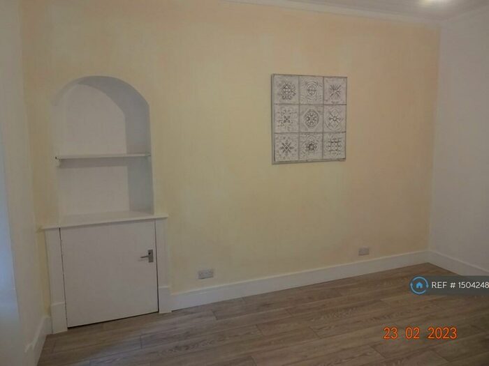 1 Bedroom Flat To Rent In Maxwellton Street, Paisley, PA1
