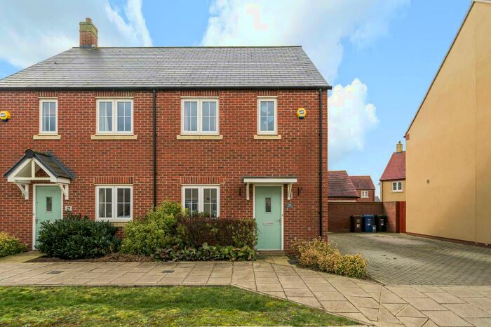 3 Bedroom Semi-Detached House To Rent In Sandown Road, Bicester, OX26