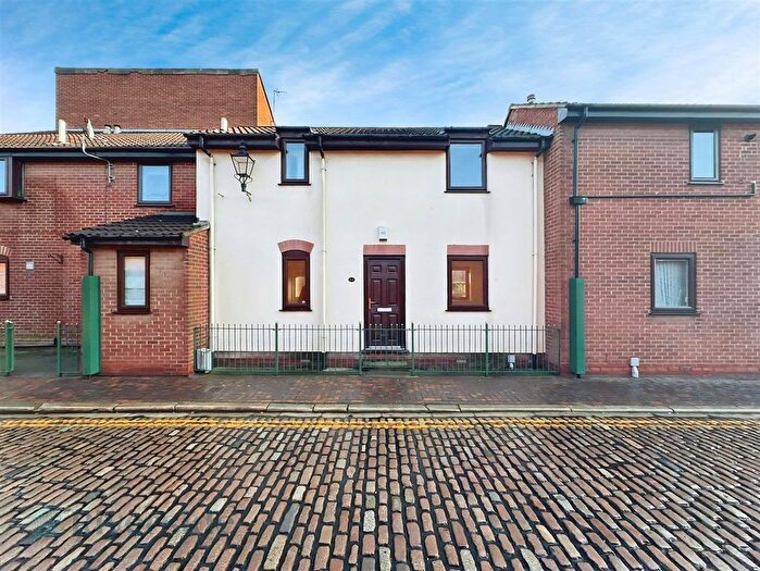 2 Bedroom Terraced House For Sale In Dagger Lane, Hull, HU1
