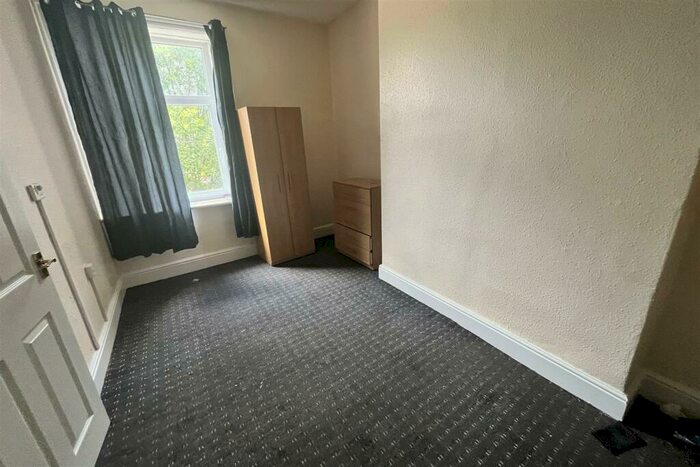 2 Bedroom Terraced House For Sale In Whitegate Road, Newsome, Huddersfield, HD4