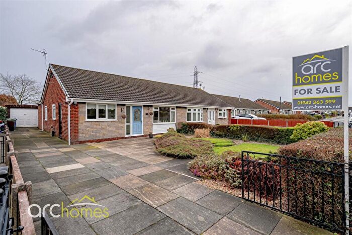 3 Bedroom Semi-Detached Bungalow For Sale In Douglas Street, Atherton, Manchester, M46
