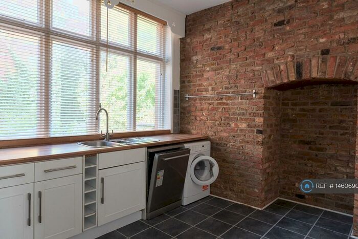 2 Bedroom Flat To Rent In High Town Road, Maidenhead, SL6