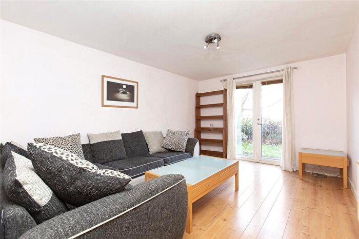 2 Bedroom Flat To Rent In Dryden Gait, Edinburgh, EH7