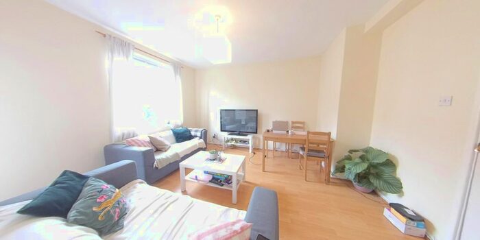 3 Bedroom Flat To Rent In Binstead House, Wandsworth, London, SW18