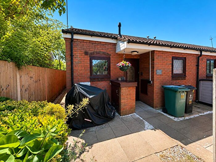 2 Bedroom Bungalow For Sale In Sheridan Close, Walsall, WS2