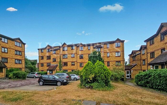 2 Bedroom Flat For Sale In Cornmow Drive, London, NW10