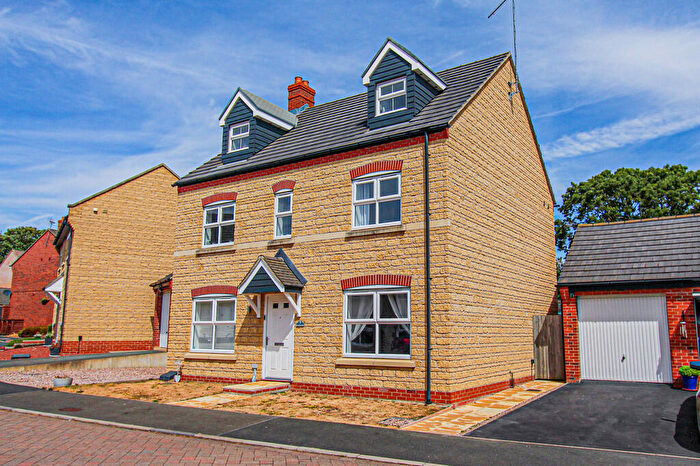 5 Bedroom Detached House For Sale In Aldwinckle Road, Burton Latimer, NN15