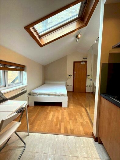 Studio To Rent In Foulden Road, Stoke Newington, London, N16