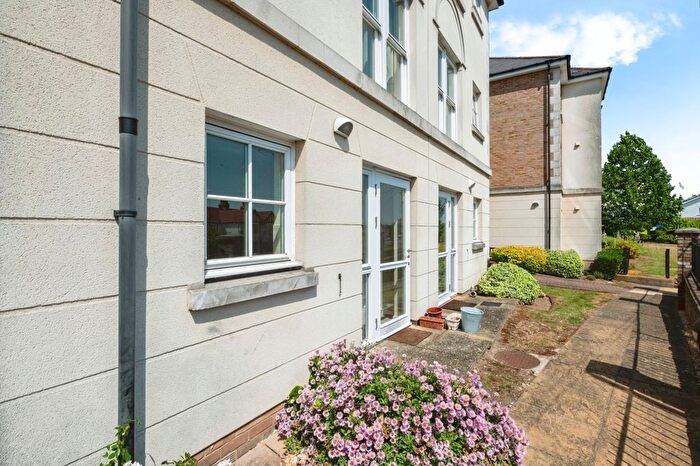 1 Bedroom Flat For Sale In Nelson Court, Windmill Hill, DA12