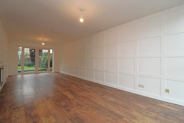 4 Bedroom Semi-Detached House To Rent In Hamilton Crescent, Warley, CM14