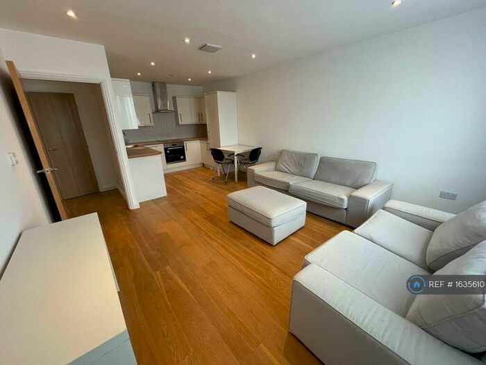 1 Bedroom Flat To Rent In Woolwich House, London, N14