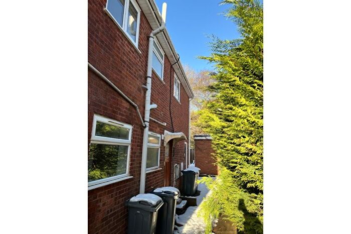 2 Bedroom Maisonette For Sale In Overbury Close, Northfield, Birmingham, B31
