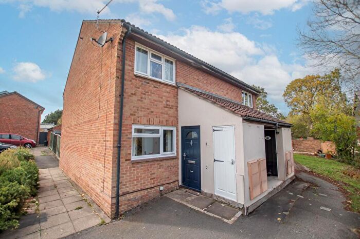 1 Bedroom Maisonette To Rent In Harms Grove, Guildford, GU4