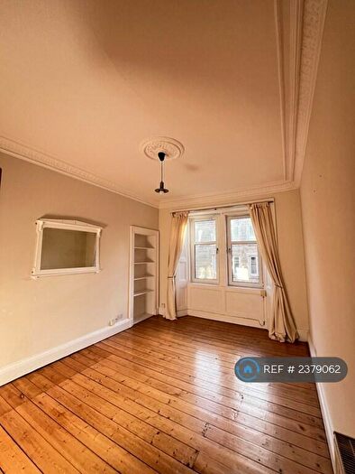 2 Bedroom Flat To Rent In Tay Street, Edinburgh, EH11