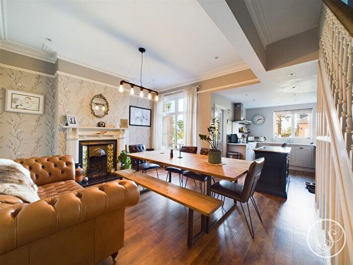 4 Bedroom Terraced House To Rent In Carter Terrace, Halton, Leeds, LS15