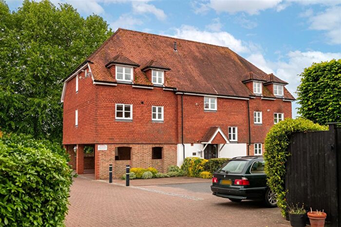 1 Bedroom Flat For Sale In West Street, Reigate, RH2