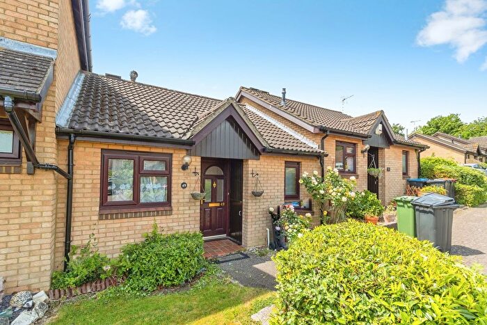 1 Bedroom Bungalow For Sale In Bryony Place, Conniburrow, Milton Keynes, Buckinghamshire, MK14