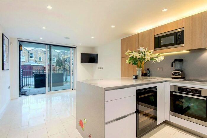 4 Bedroom Detached House To Rent In Taplow Street, London, N1