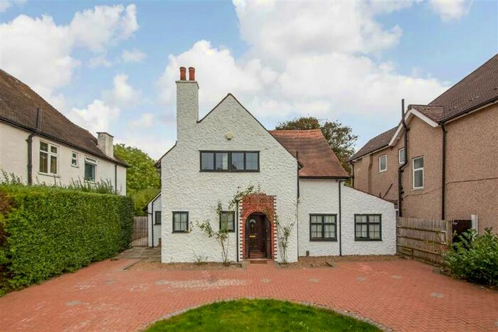 4 Bedroom Detached House To Rent In Luffman Road, Grove Park, SE12