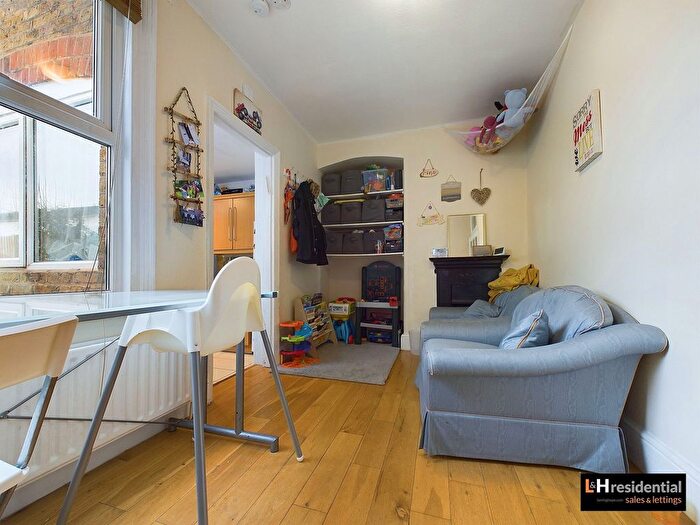 3 Bedroom Terraced House For Sale In Malden Road, Borehamwood, WD6