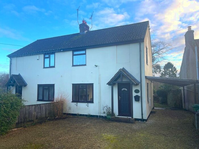 3 Bedroom Semi-Detached House To Rent In Station Road, BA4