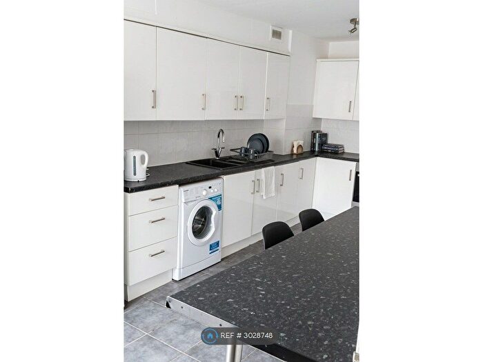 4 Bedroom Semi-Detached House To Rent In Burchell Road, London, SE15