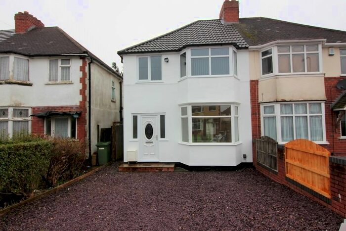 3 Bedroom Semi-Detached House To Rent In Prestwood Avenue, Wednesfield, Wolverhampton, WV11