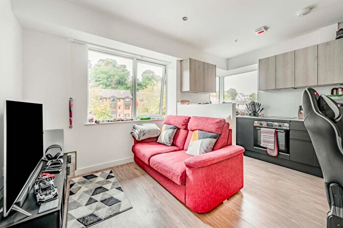 1 Bedroom Apartment For Sale In Brighton Road, Redhill, RH1