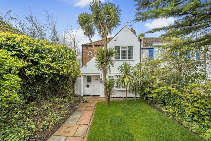 3 Bedroom House To Rent In Great North Road, High Barnet, Barnet, EN5