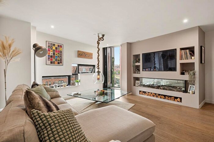 3 Bedroom Apartment For Sale In Great Ancoats Street, Manchester, M4