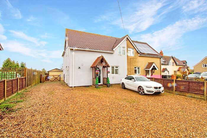 4 Bedroom Semi Detached House For Sale In Gracechurch Street, Dedenham, IP14