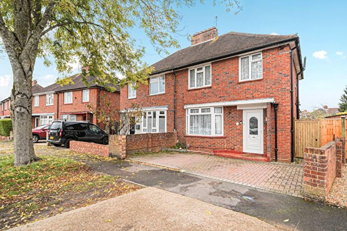 3 Bedroom Semi Detached House For Sale In Calvert Close, Aldershot, GU12