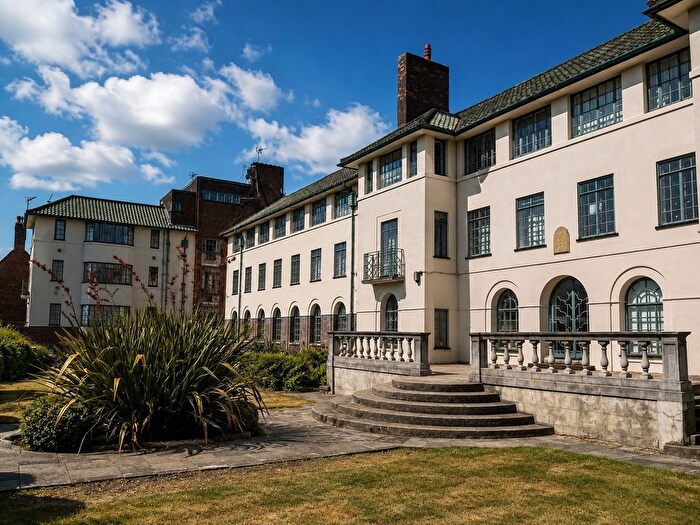 2 Bedroom Flat For Sale In Finchley Road, Temple Fortune, NW11