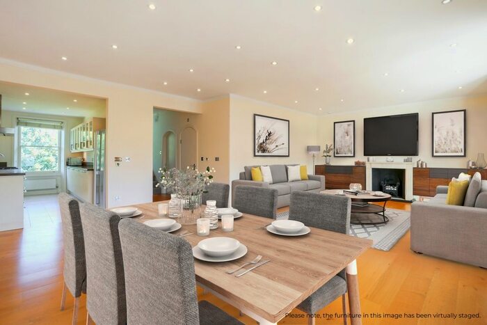 3 Bedroom Flat To Rent In The Little Boltons, London, SW10