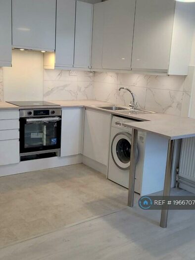 Studio To Rent In Archway Road, London, N19