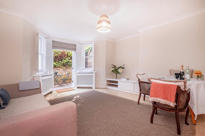 1 Bedroom Apartment To Rent In Maple Road London, KT6