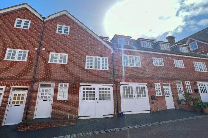 2 Bedroom Town House To Rent In De Walden Mews, Eastbourne, BN20