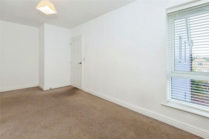 2 Bedroom Flat For Sale In Chadwick Road, Slough, Berkshire, SL3