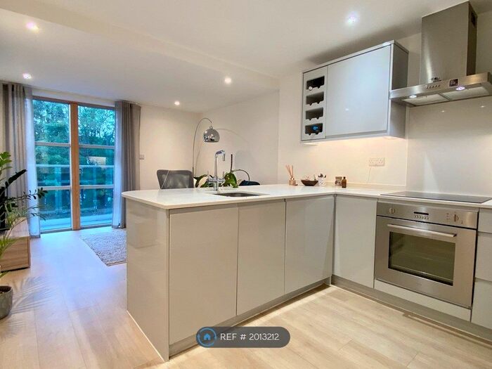 Studio To Rent In Chesham Road, Amersham, HP6