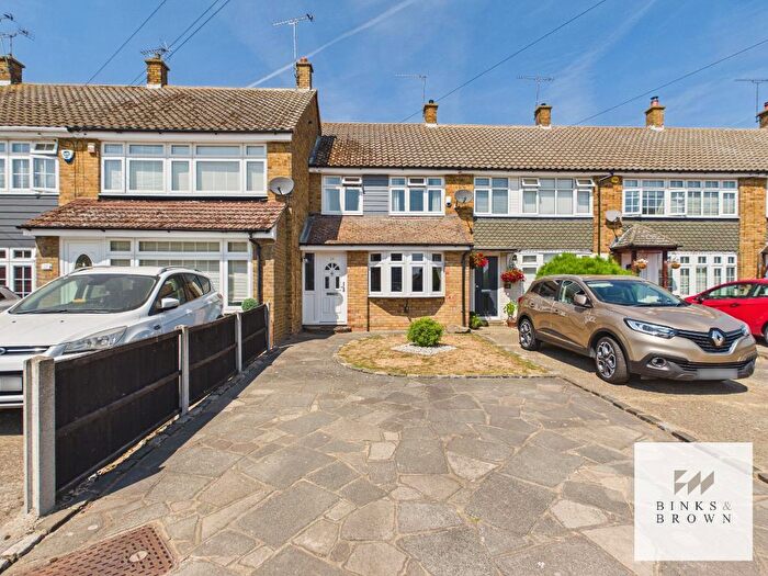 3 Bedroom Terraced House For Sale In Berwood Road, Corringam, Essex, SS17