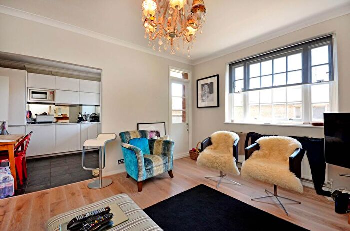 3 Bedroom Flat To Rent In Cathcart Road, Chelsea, London, SW10