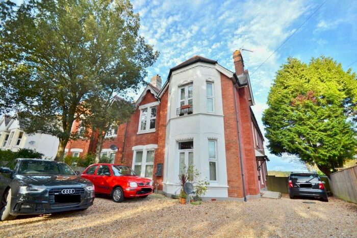2 Bedroom Flat To Rent In Westbourne, BH4