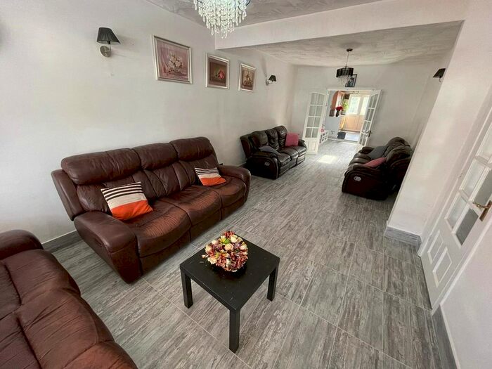 3 Bedroom Semi-Detached House To Rent In Manor Avenue, Hounslow, TW4