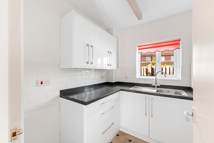 2 Bedroom Flat For Sale In Addington Road, West Wickham, BR4