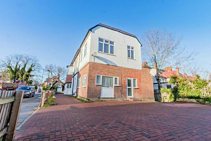 2 Bedroom Flat To Rent In Irving Lodge, Golders Green, NW11