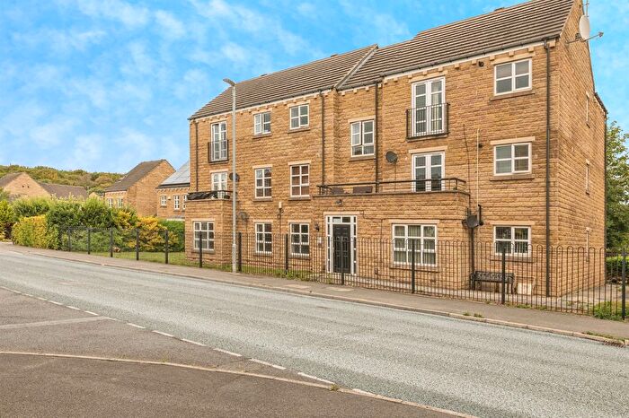 2 Bedroom Flat For Sale In Drysdale Fold, Huddersfield, HD2