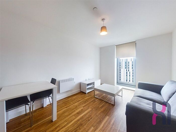 1 Bedroom Flat To Rent In Michigan Point Tower B, Michigan Avenue, M50