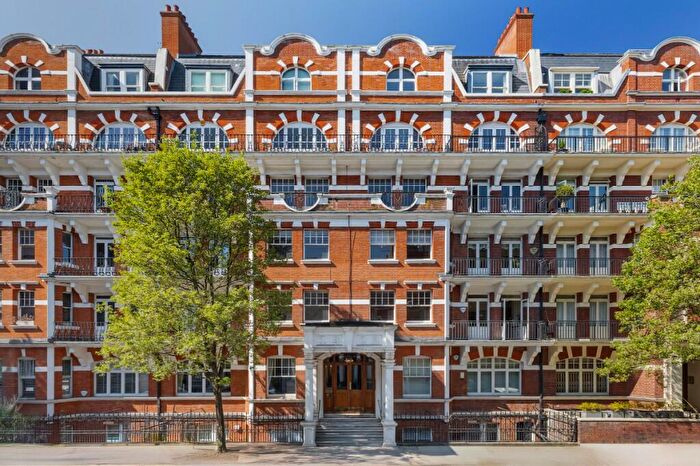 3 Bedroom Apartment For Sale In Drayton Gardens, London, SW10