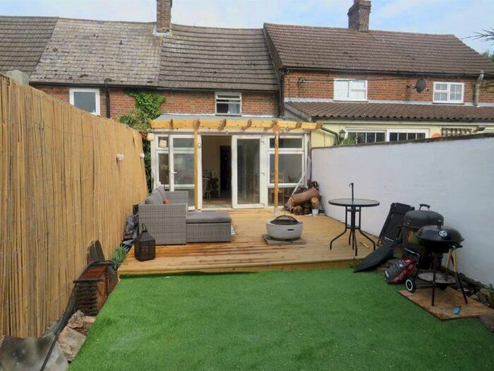 1 Bedroom Terraced House For Sale In Watling Street, Dunstable, LU6