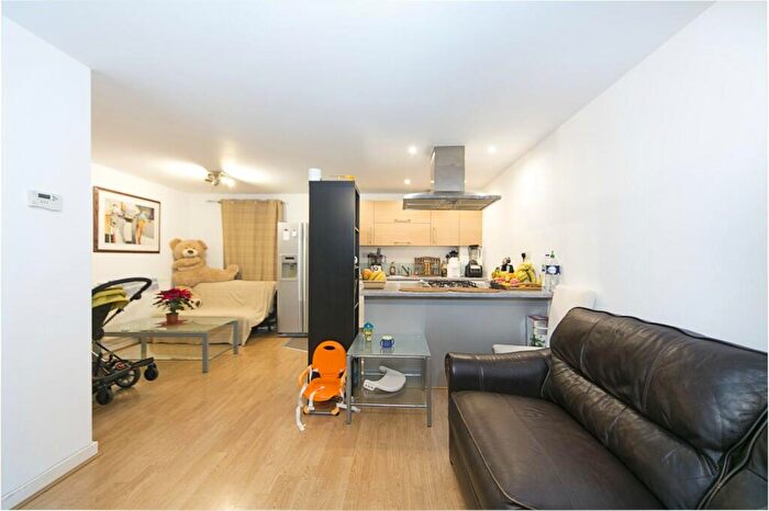 2 Bedroom Apartment To Rent In Chrisp Street, London, E14